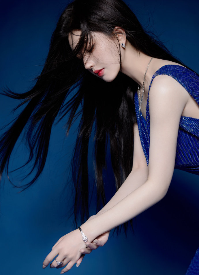 奢侈品在线零售商mytheresacom将推出与Prada合